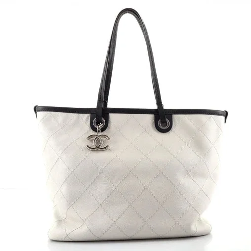 Trendy Bags CHANEL QUILTED CAVIAR FEVER TOTE BAG