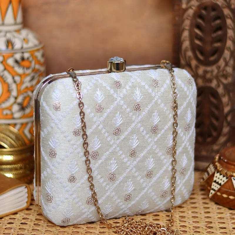 Limited-Time Offer On Trendy Bags Diamond Shape Embroidered Clutch