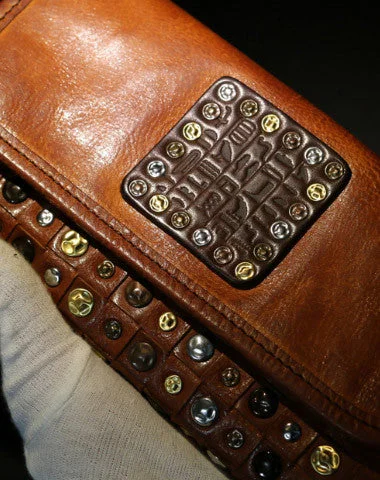 Luxury Bags With Premium Materials And Craftsmanship Handmade long wallet leather men rivet clutch vintage wallet for men